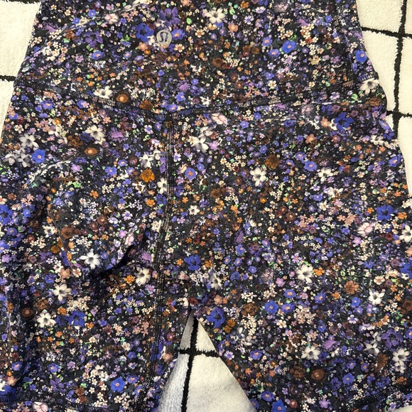 Lululemon biker shorts size 4 (discontinued floral pattern) - Picture 3 of 3